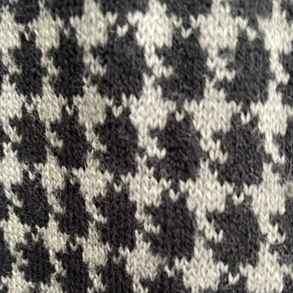 Northern Reflections Houndstooth Shawl/Sweater/Poncho - Picture 3 of 5